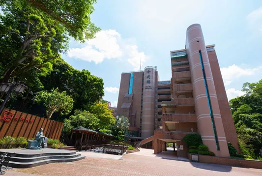 世新大學整合創意、技術與業界資源，提供學生跨域實作空間，支援法律、傳播等學門延伸應用能力。（圖／世新大學提供）