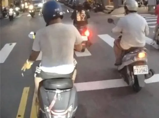 桃園市環保局7月起針對亂丟菸蒂、亂吐口香糖等六項行為加重裁罰。(圖/桃園市環保局提供)