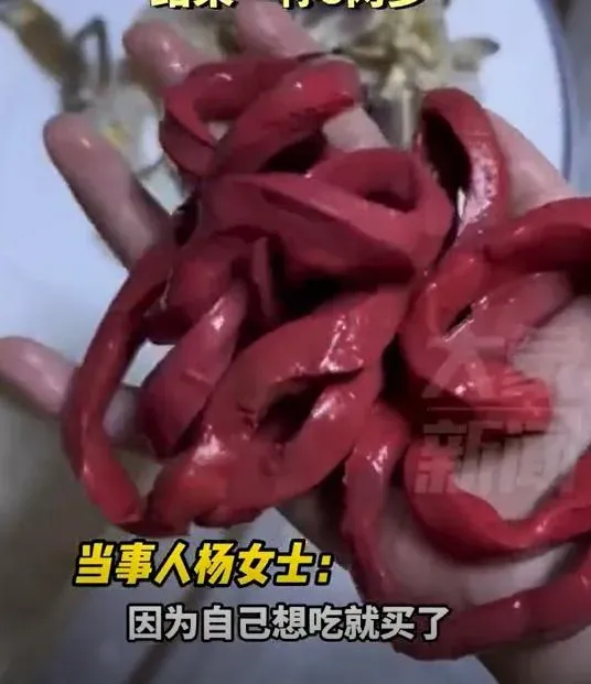 綁螃蟹的橡皮筋和手指一樣粗。(圖/翻攝新浪微博)