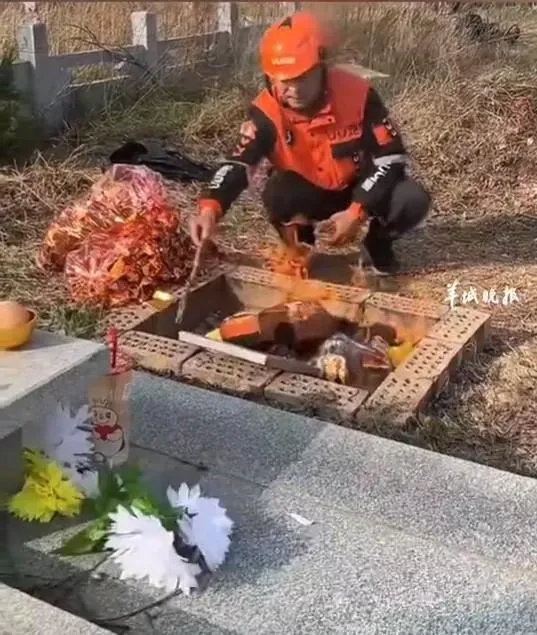 大陸有跑腿平台推出清明代祭掃服務。（圖／翻攝自「羊城晚報」）