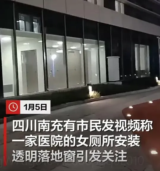 女廁內風光看得一清二楚。（圖/翻攝新浪微博）