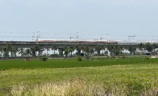 受地震影響,台灣高鐵列車緊急停駛。(圖/翻攝自Threads/網友taifan422授權)