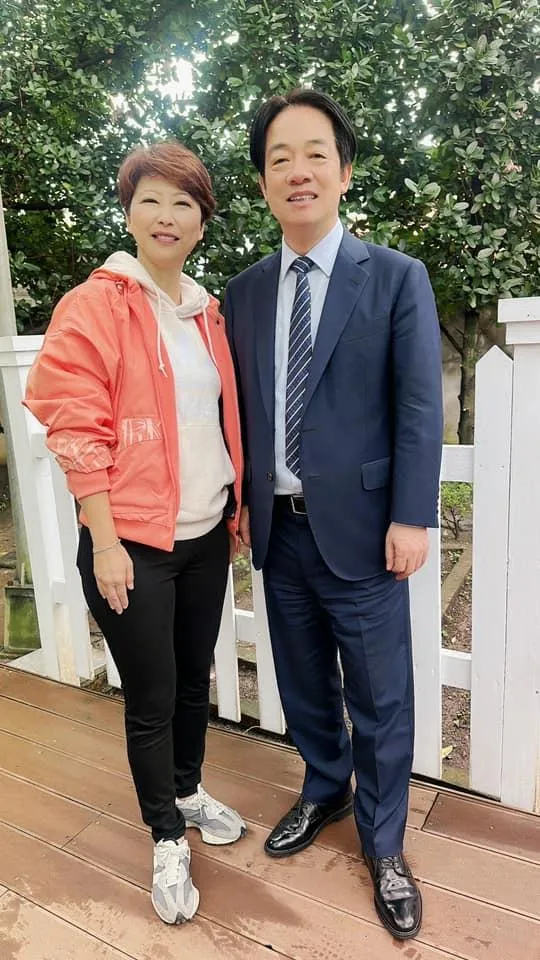 陳亭妃和賴清德。(圖/翻攝陳亭妃臉書)