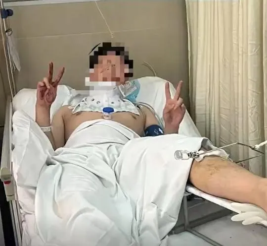 曹男撿回一命。(圖/翻攝新浪微博)