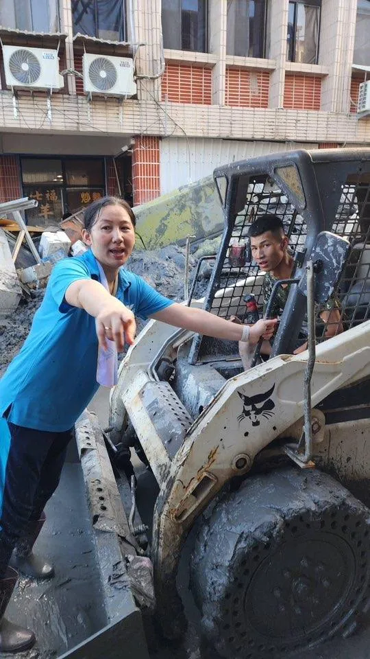 國民黨台北市議員林杏兒低調在花蓮協助救災，未大肆宣揚。（林杏兒臉書）