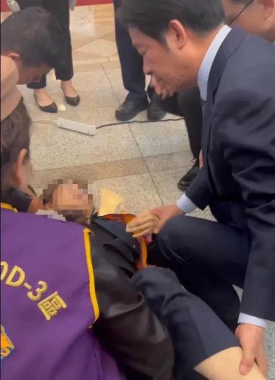民進黨立委邱議瑩PO影片透露今早會見獅子會成員時，賴總統變賴醫師的經過。（取自邱議瑩臉書）