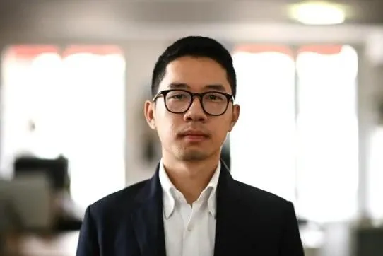 港人羅冠聰在新加坡機場遭到拘留,隨後被拒絕入境。(圖/翻攝《觀察者網》)