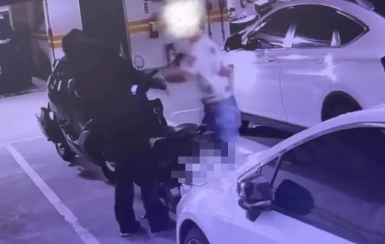 基隆暖暖區17日發生鄰居衝突，20多歲魏姓女子遭賴男揮拳攻擊。（圖／翻攝自Threads）