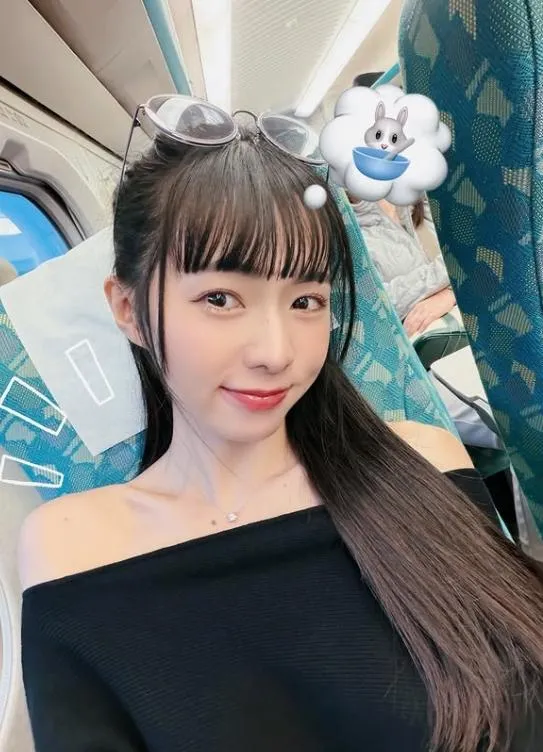 女星簡廷芮去年捲入「粿王風波」，遭點名和同遊美國的男星王品澔互動曖昧。（圖／翻攝IG dewichien）
