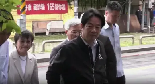總統賴清德24日赴女警陳芊雯靈前拈香，並慰問家屬。