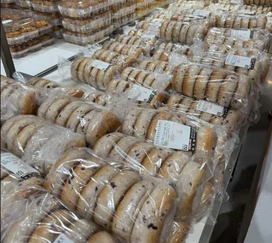 好市多會員上網問貝果怎麼料理引來熱烈迴響，大家提供各式料理方式讓「百變貝果」菜單超美味。（圖／臉書社團「Costco好市多 商品經驗老實說」）