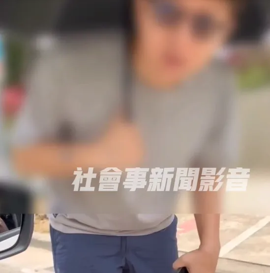 台中科博館旁有民眾「人肉占車位」。（圖／社會事新聞影音）