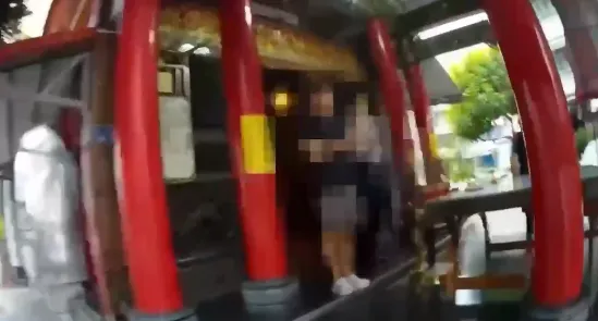 林姓洗錢集團核心幹部前往左營土地公廟參拜，遭埋伏警方逮捕。（圖／翻攝畫面）