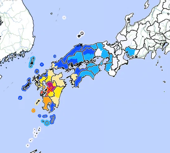 日本熊本縣地區28日下午發生規模7.1極淺層地震，當局一度發布海嘯警報。（圖／翻攝自日本氣象廳官網）