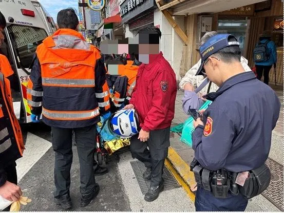 台北市士林街頭日前發生一名孕婦在路邊產子事件。（圖／警方提供）