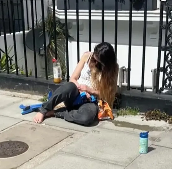 阿布達比王室姻親成員被發現倒臥在街頭，疑因吸毒意識不清。（圖／Crown Prosecution Service）