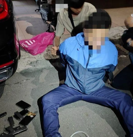 陳修將涉嫌虐殺女友遭判刑10年10月，卻棄保潛逃，今年5月被檢警逮捕，查獲他身上有改造手槍及子彈。（圖／資料照片）
