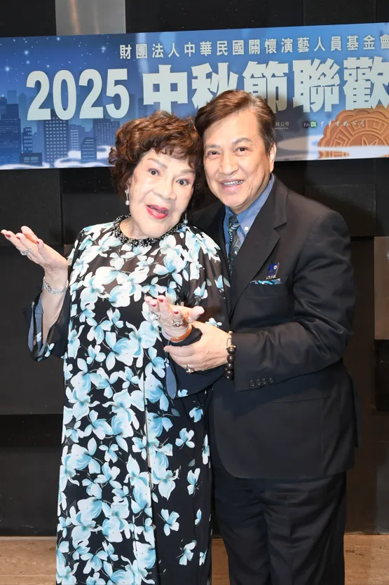 周遊(左)已透過獅子會捐助善款給花蓮賑災。(圖/華視提供)