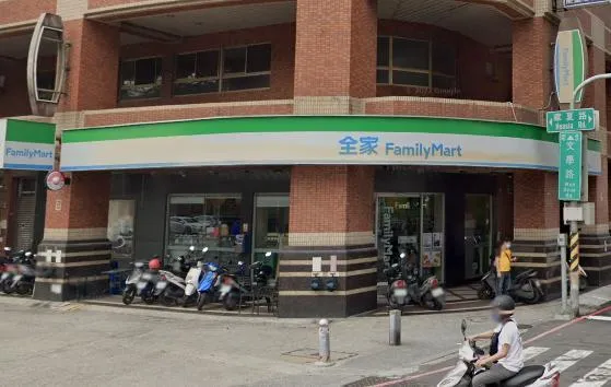 全家高雄華山店開出200萬特獎。（圖／翻攝自Google Map）