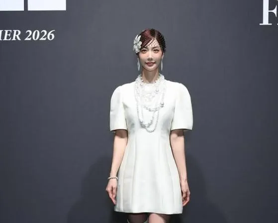 韓國女星克拉拉（李成敏）透過經紀公司KHS Agency證實，已與富商丈夫Samuel Wang協議離婚，結束維持6年的豪門婚姻。（圖／翻攝自actressclara IG）