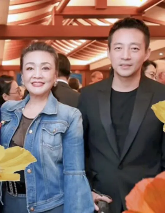 張蘭與汪小飛母子遭抖音封帳號。（圖／翻攝張蘭微博）