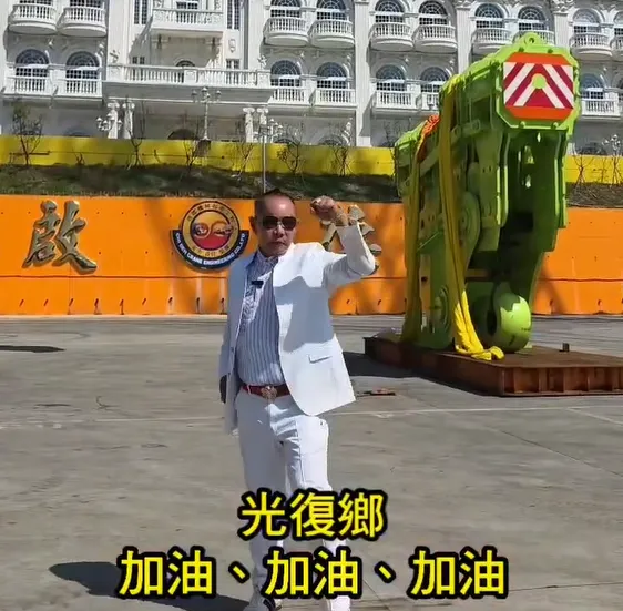 63歲啟德起重公司董事長胡漢龑不僅捐款救助花蓮光復災民,同時宣布將為無法看展的民眾再辦重機械展。(圖/翻攝自Threads@huboss888)