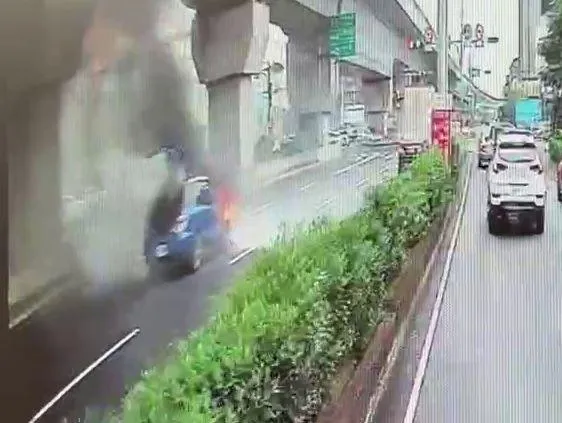 火燒車現場。(圖/桃園市消防局提供)