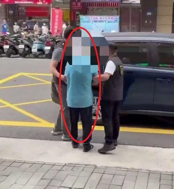 新北市中和區發生1名張姓公公（左2）百刀砍死媳婦張女的駭人案件，張姓公公案發後脫罪失敗被捕。（圖／翻攝畫面）