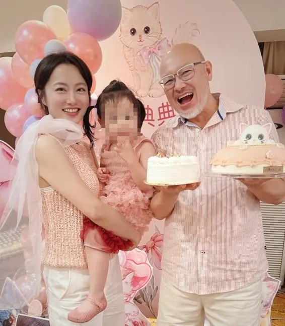 劉子銓相當疼愛妹妹「典典寶寶」。（翻攝FB 趙小僑粉絲專頁）