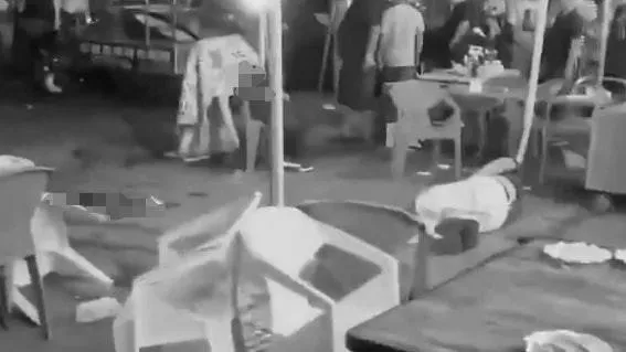 武漢市18日晚間驚爆槍擊案，造成1人死亡、2人受傷。（圖／翻攝自微博）
