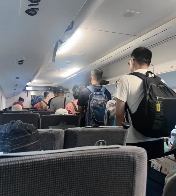 台鐵疏運旅客。（圖／民眾提供）