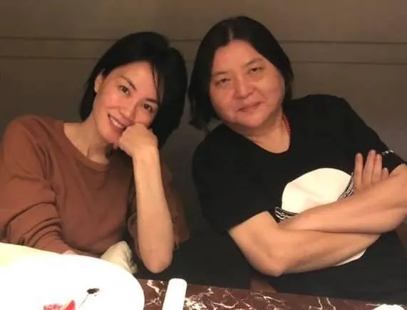 寬姐（右）與王菲（左）是好友。（圖／翻攝自邱瓈寬FB）
