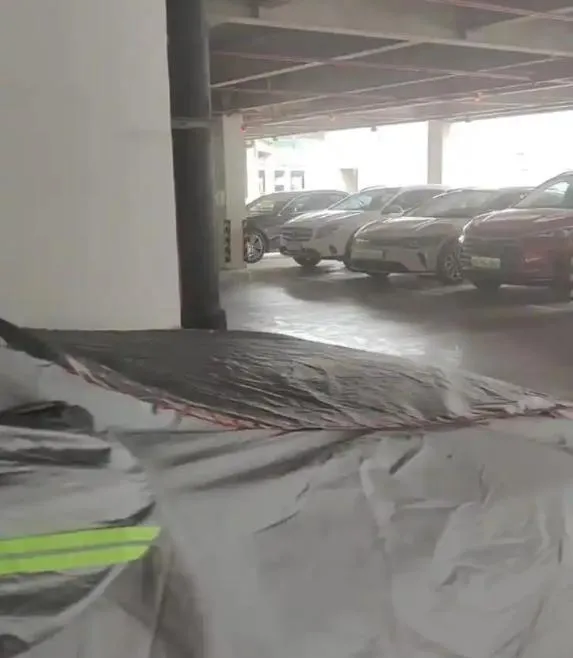 馬姓車主花錢停高樓避颱。（圖／翻攝都市快報）