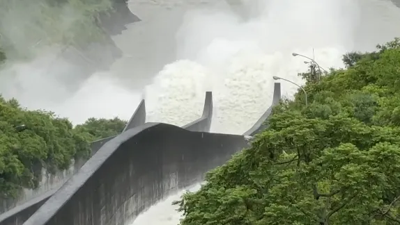 台南8月豪雨灌飽曾文水庫，連續11天調節性放水，累計達2億2645萬立方公尺。（圖／中天新聞）