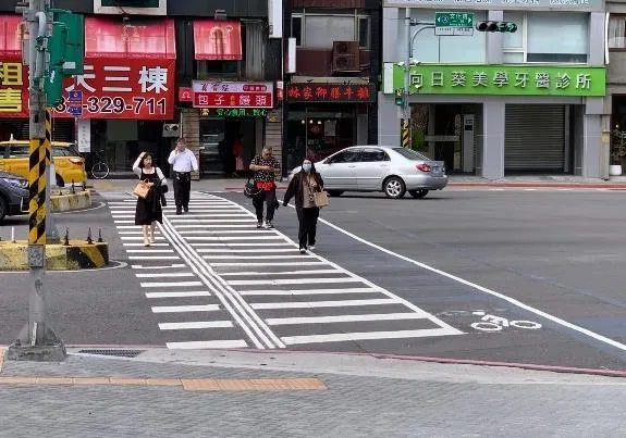 視障導引標線。(圖/新北市政府提供)