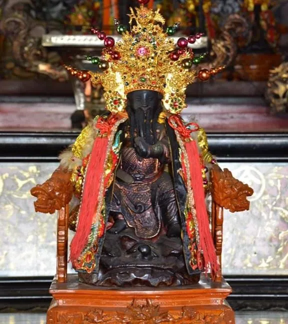 嘉義中埔達天宮供奉的玄天上帝像也出現「神蹟」,廟方發現神像的眉毛與鬍鬚明顯變長。(圖/資料照/翻攝自Facebook@中埔金蘭達天宮)