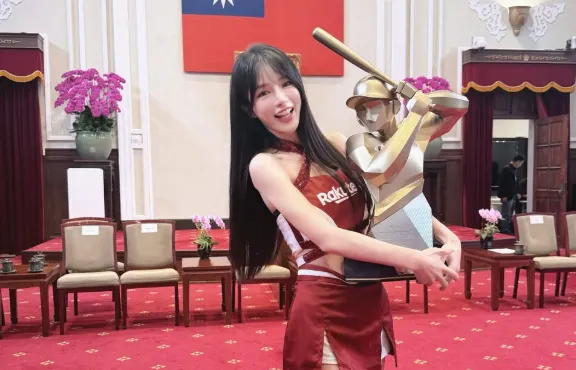 岱縈。(圖/翻攝自IG)