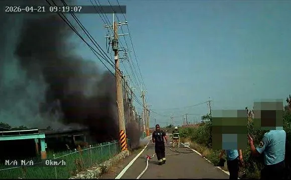 火燒車現場。（圖／中天新聞）