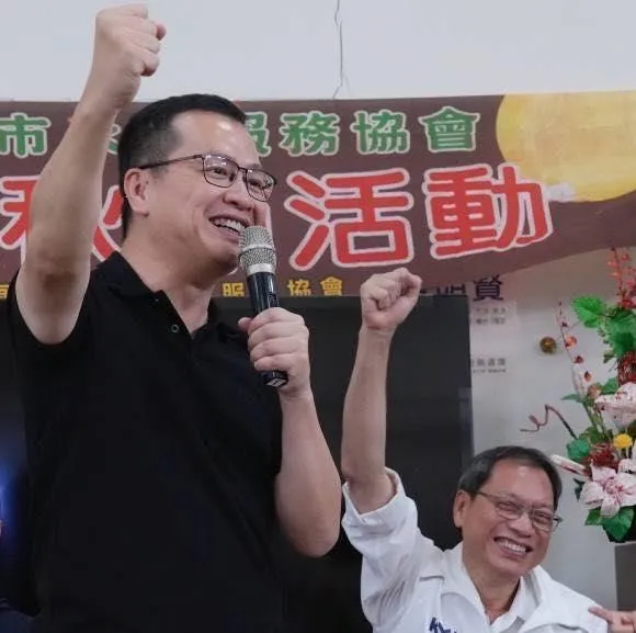 羅智強自曝受到雙重棄保的夾擊。（圖／羅智強臉書）
