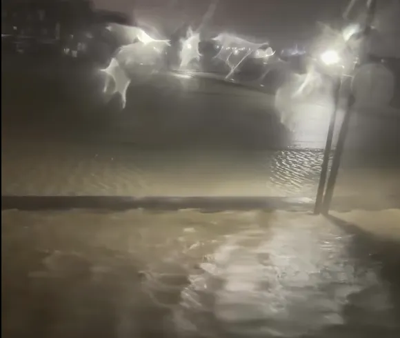 薔琵颱風狂襲台灣，宜蘭縣出現驚人雨量，宜蘭縣礁溪鄉某番割田嚴重淹水，簡直變成黃色蓄水池。（圖／Threads網友@suiixoo授權提供）