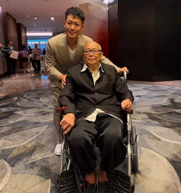 劉兆銘晚年需以輪椅代步。（圖／翻攝自ngokanin IG）