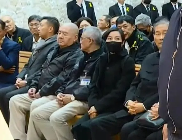 尹衍樑2025年3月6日出席「么么」黃少岑喪禮，成為生前最後一次公開現身。（圖／中天新聞）