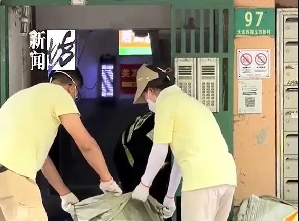 住處恢復清潔不僅家屬安心，也還給鄰居乾淨的居住環境，更感激大家攜手在高溫下付出時間與精力。（圖／翻攝微博@看看新聞）