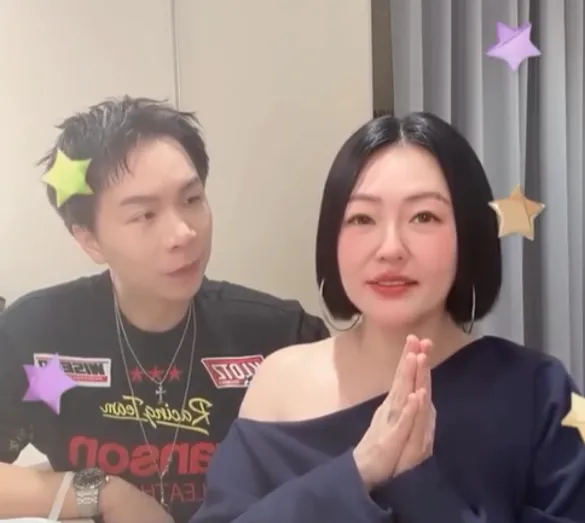 小S 2日與派翠克在IG直播。(圖/翻攝自小S IG)