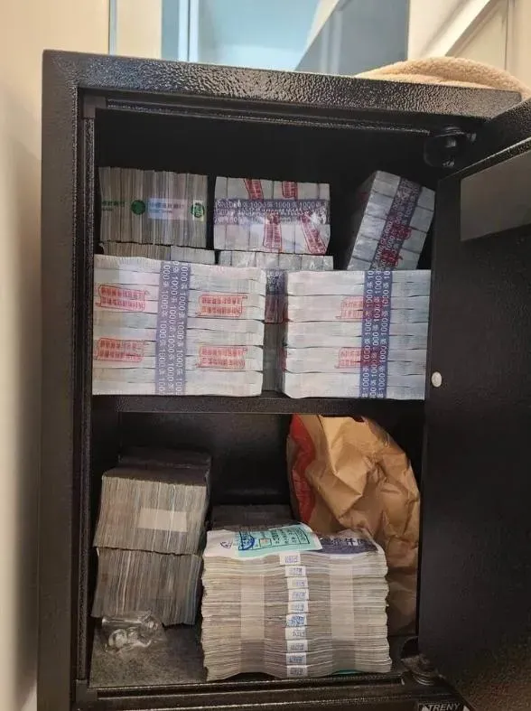 警方查扣不法獲利現金7千多萬。(圖/翻攝畫面)