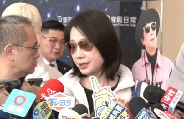 丁寧現身表示，曹西平一定會希望來看他的人是開開心心的。（圖／中天新聞）
