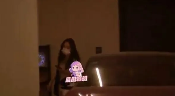 歐陽娜娜與安雨互動密切。(圖/翻攝微博)