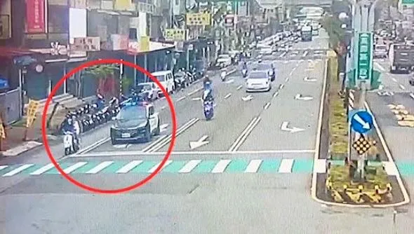 越籍失聯移工見警方靠近即跳車逃逸。(圖/翻攝畫面)