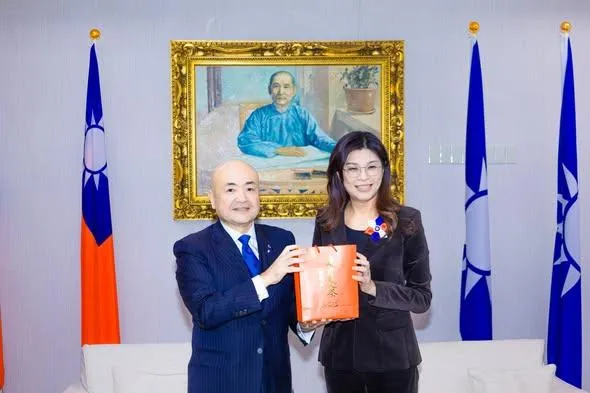 國民黨主席鄭麗文與日本台灣交流協會代表片山和之會談。（取自鄭麗文臉書）