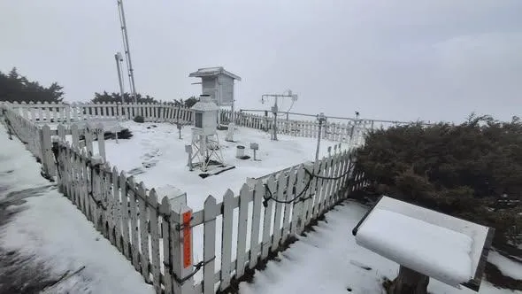 玉山氣象站積雪。（圖／中央氣象署提供）